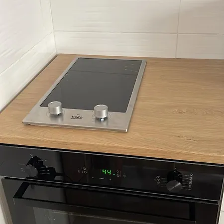 New Luminious Apartment-free Private Parking