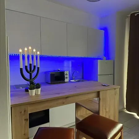 New Luminious Apartment-free Private Parking Apartment *