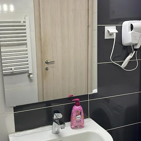 New Luminious Apartment-free Private Parking